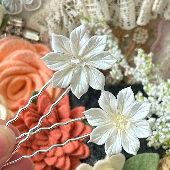 NWT Ceramic Ivory Flower Hair Pins Set of 2 - Picture 6 of 7